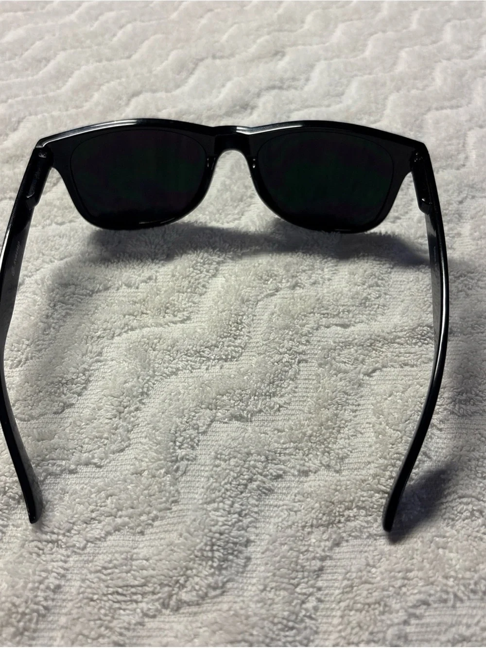 Classic Black Men's Sunglasses - Timeless Wayfarer Style